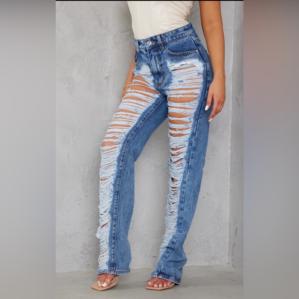✨ Host Pick ✨ PrettyLittleThing Vintage Wash Distressed Straight Leg Jeans